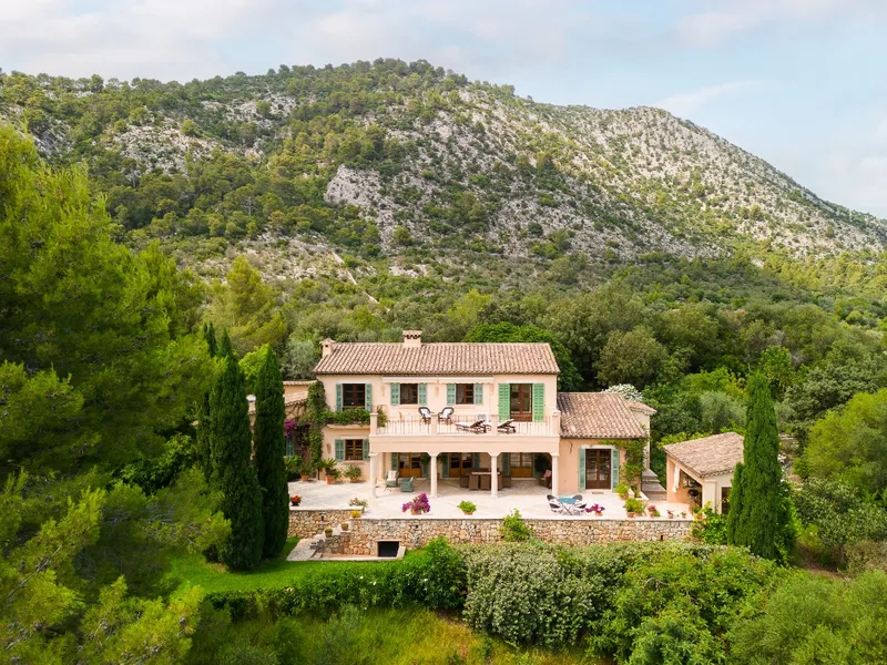 Opportunity! Exclusive finca with a holiday rental license (ETV) located in one of the best and most coveted areas on the outskirts of Pollensa. — photo 1