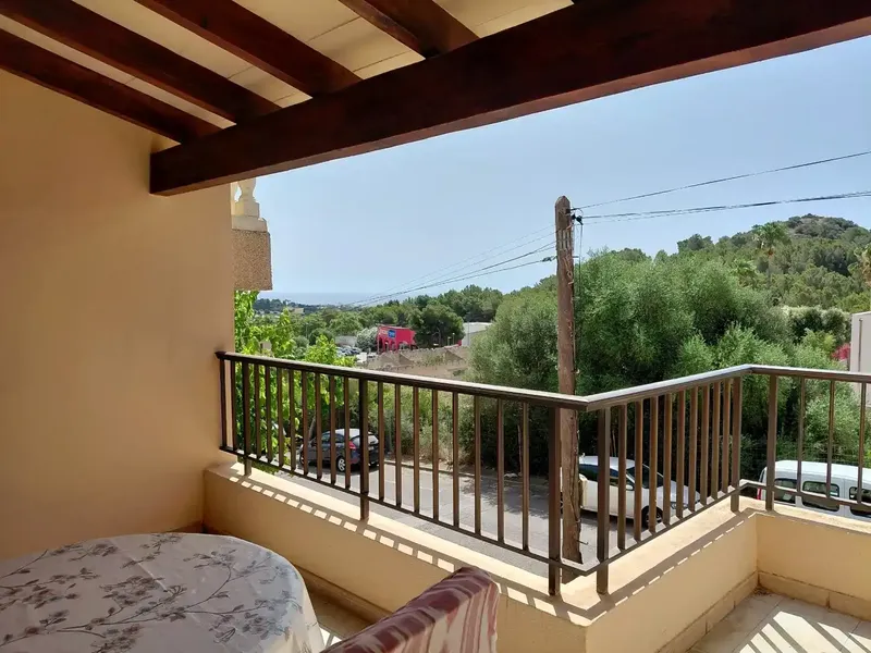 Vivienda unifamiliar amplia y luminosa. En la planta de arriba dispone de una terraza techada y con vistas al mar, ideal para desayunar y ce — photo 1