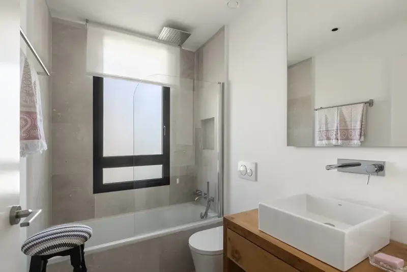 Fully furnished penthouse with private rooftop pool — photo 11