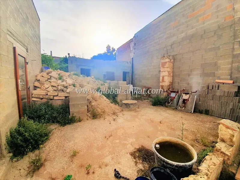 House in the center of Felanitx (La Soledad area), with a plot area of about 361m2. According to the project, it is distributed as follows — photo 8