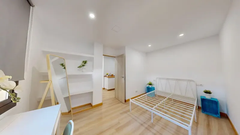 Discover this bright, fully renovated home in a quiet residential area of Magaluf, away from the noise and nightlife — photo 8