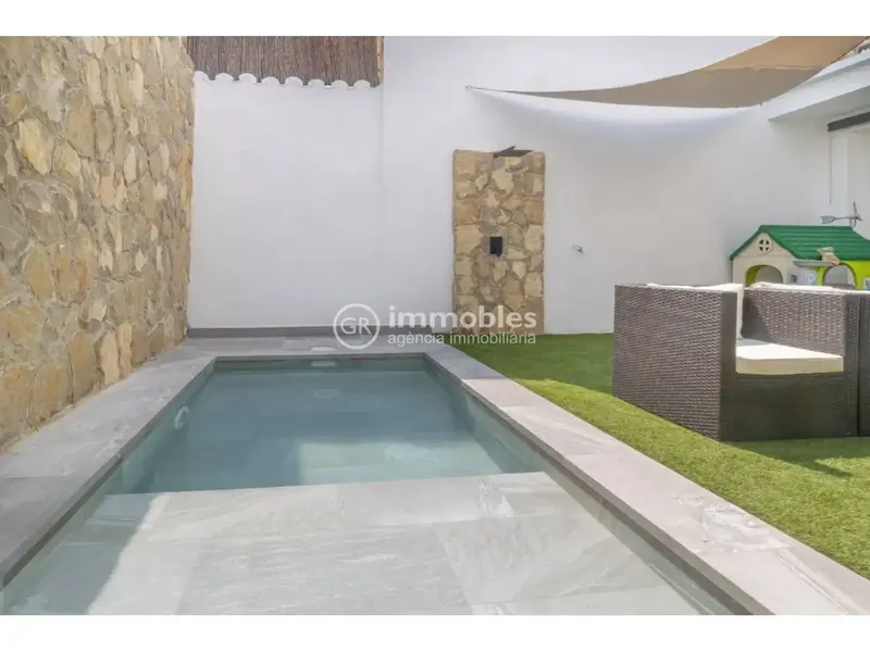 Total area 150 m², plot area 117 m², usable area 138 m², double bedrooms: 2, 3 bathrooms, air conditioning (cold and heat) — photo 1