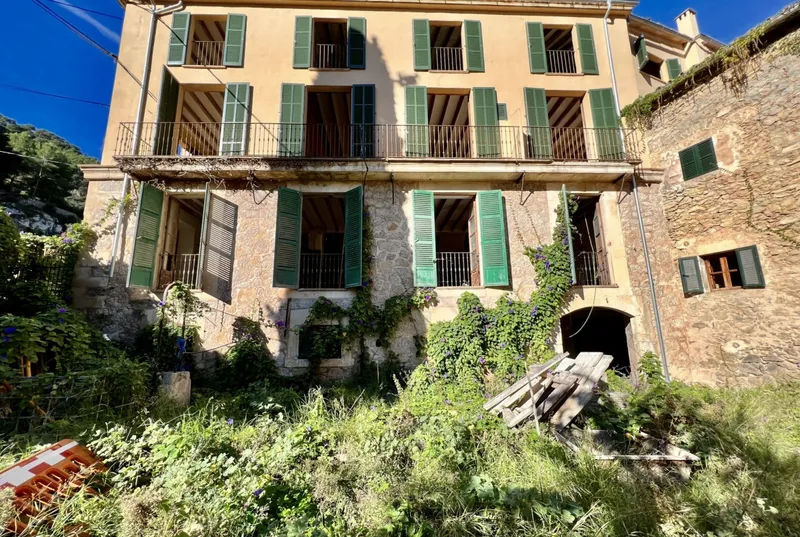 Detached house with renovation project in Valldemossa — photo 1