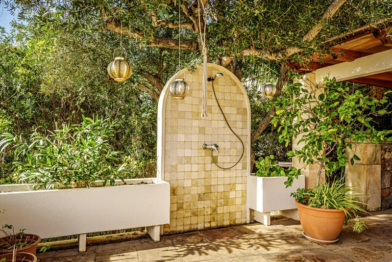 Exclusive villa with pool, guest apartment, wellness area and spectacular sea views — photo 5
