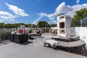 Ref. PRO227 – Unique villa with impressive architecture, spacious plot, paradisiacal garden with various terrace areas, garage, carport and large pool centrally located in Porto Petro — photo 6