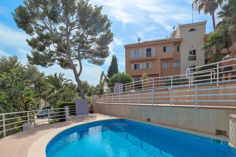 Apartment in Bendinat with communal pool — photo 1