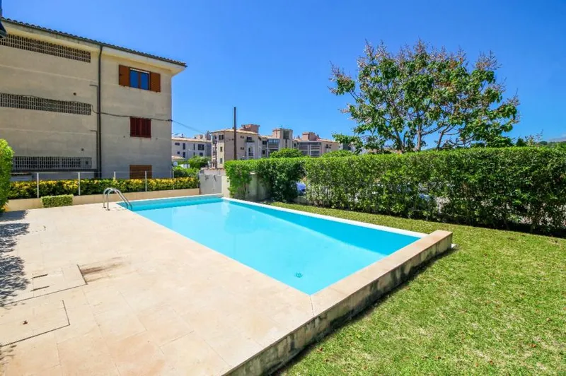 SOLD.- Sole agent listing: Chic apartment a few steps from the sandy beach of Puerto Pollensa, with lift and shared swimming pool — photo 10
