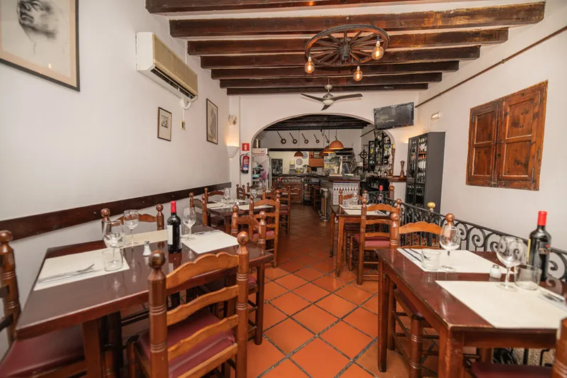Successful Established Restaurant in a Fantastic Location — photo 1