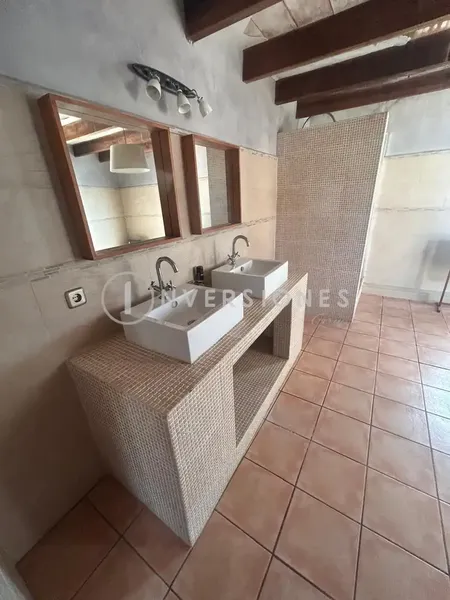 INVERSIONES GRUP REAL ESTATE BOUTIQUE presents this charming renovated townhouse in the heart of Son Servera, just steps away — photo 6