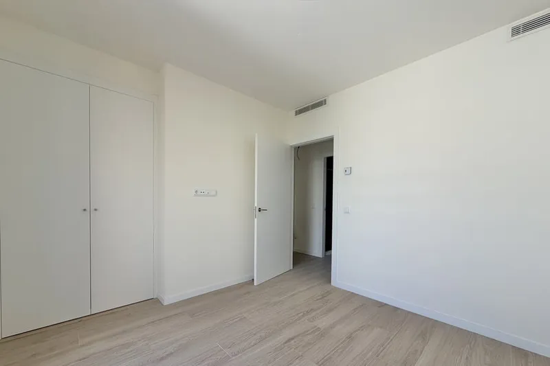 Unfurnished new build apartment with parking in Palma — photo 10