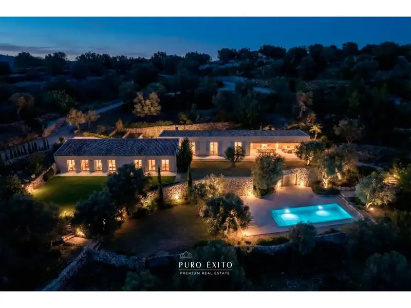 Located in the heart of the Sierra de Tramuntana, a UNESCO World Heritage Site, this property offers an exceptional combination — photo 2