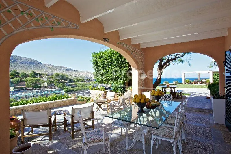 Frontline villa for sale in Mallorca's North with direct access to the beach in Cala Sant Vicenç, Mallorca — photo 1
