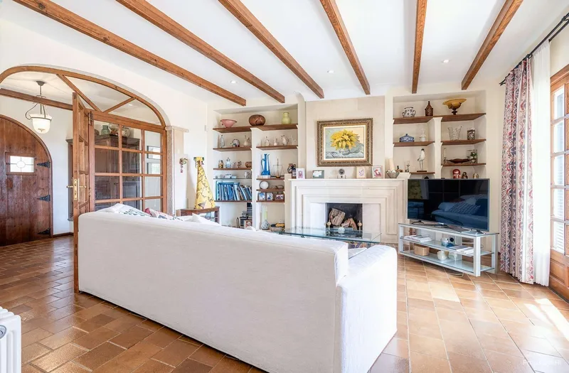 A Mallorcan dream home with ocean views and plenty of potential — photo 3