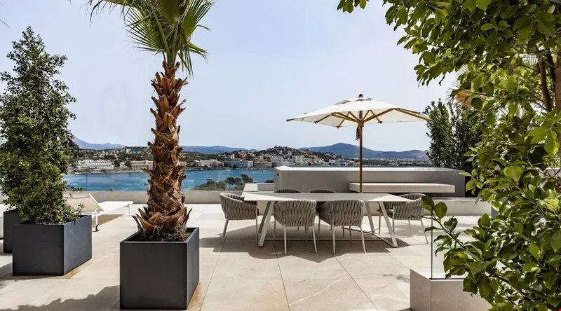 Architectural masterpiece with dual pools and panoramic vistas for sale in Santa Ponsa — photo 9