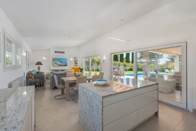 Modern family villa for sale in a prime area, near Pollensa, North Mallorca — photo 8