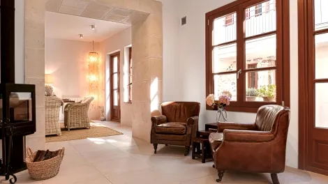 Stylish townhouse in Artà with large garage, sunny patio, roof terrace and ETV license — photo 1