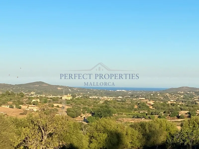 Luxurious home in an exclusive area with mountain and sea views — photo 11