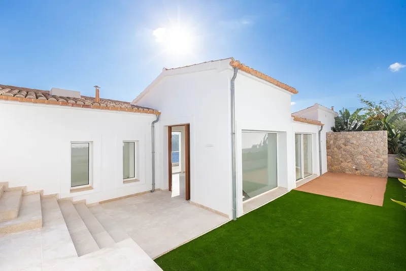 Modern renovated luxury villa with breathtaking sea views — photo 4