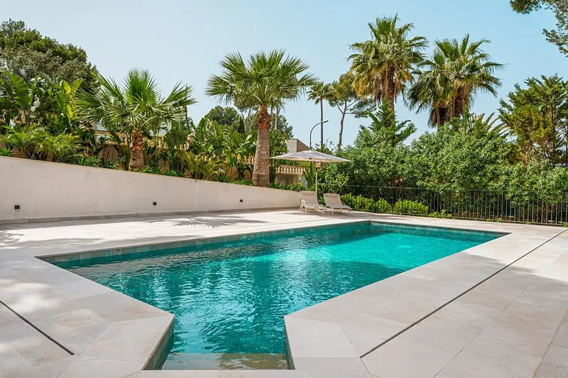 Elegant villa with a vacation rental license in a quiet neighborhood — photo 2