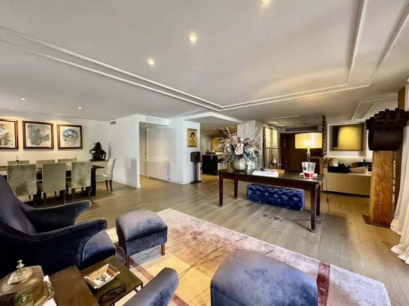 Presentamos esta magnífica vivienda, situada en una exclusiva finca junto al Paseo Marítimo de Palma, una de las zonas residenciales más dem — photo 4