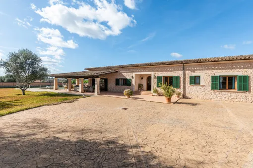 Santanyi: Inviting natural stone finca with pool and holiday rental license on the outskirts of Santanyi — photo 4