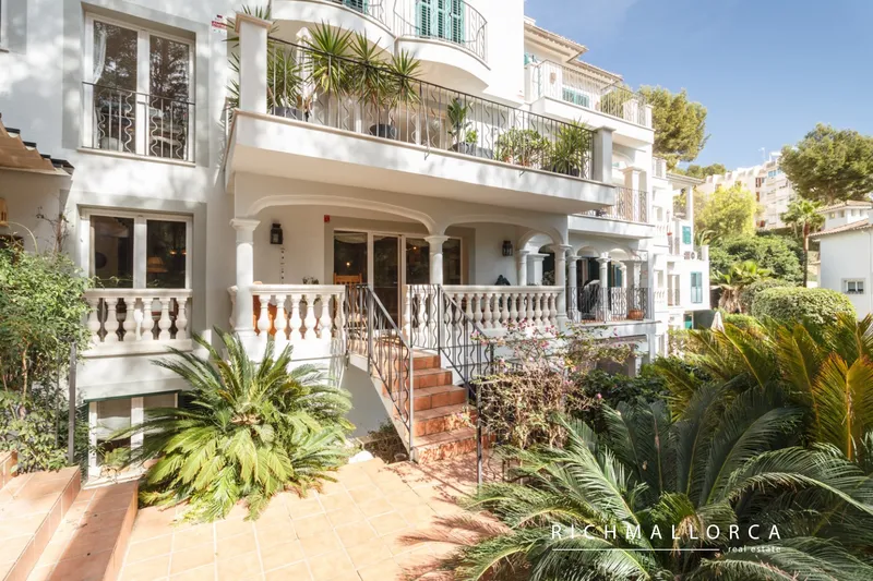 Renovated duplex apartment with spacious private terraces in Cas Català — photo 1