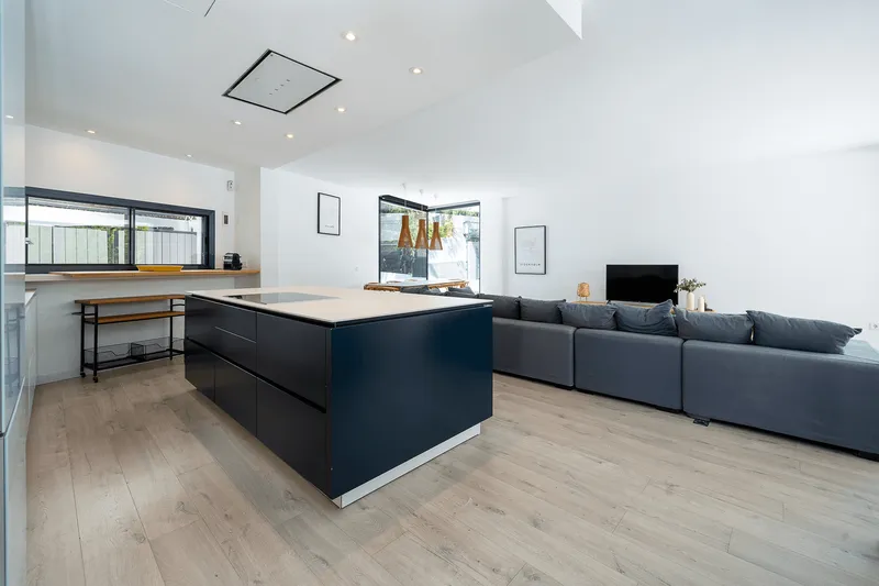 Long-term rental of contemporary villa in Palma with garden and pool — photo 11