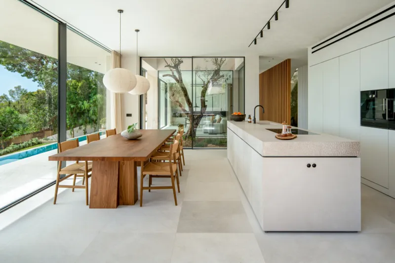Newly built villa in Mediterranean style with sea view - kitchen and dining area (13018) — photo 1