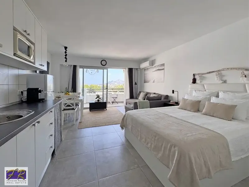 Studio with terrace and views of the lake and the sea in Puerto de Alcúdia — photo 5