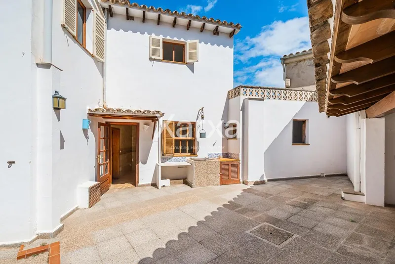Unique opportunity in S'Arracó: charming villa to renovate — photo 2