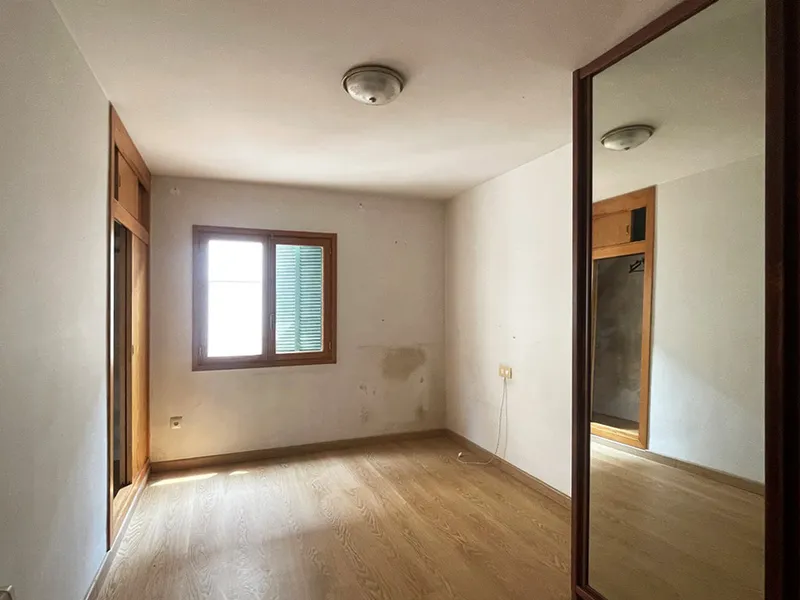 Spacious apartment with balcony, 3 bedrooms, 2 bathrooms, terrace, and elevator. Palma Old Town. — photo 5