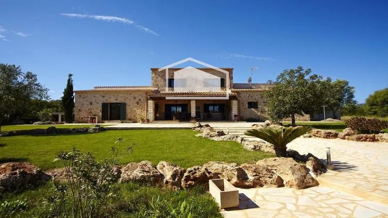 Charming finca in Es Llombards: tourist license for 10 people — photo 1