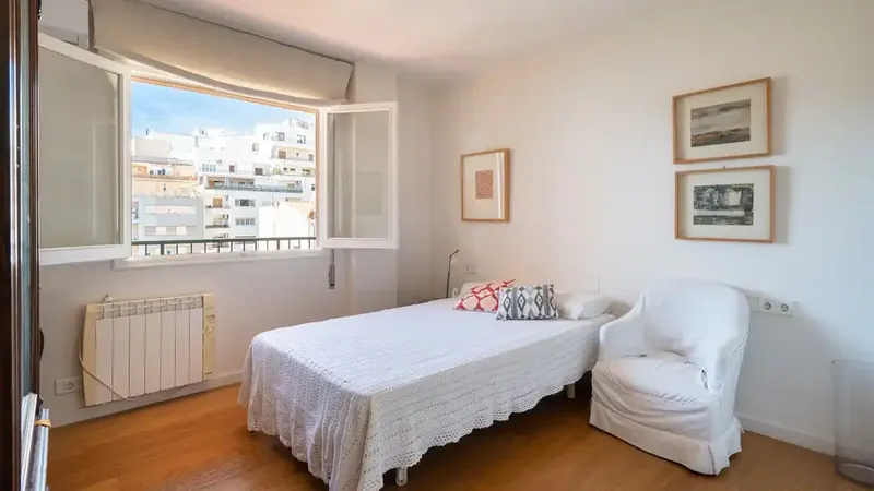 Amplio apartamento de aprox. 145 m² construidos, situado en una zona residencial céntrica y tranquila de Son Armadans, a pocos minutos a pie — photo 10