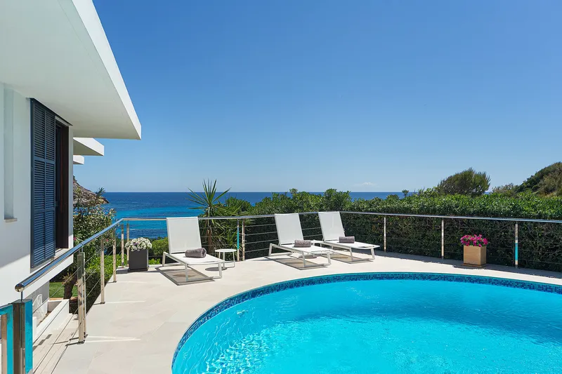 Vacation rental: Beachfront villa for rent in Cala sa Font — photo 3