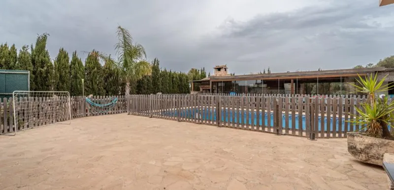 Independent chalet with sea views in Portocolom: 490 m² and pool — photo 5