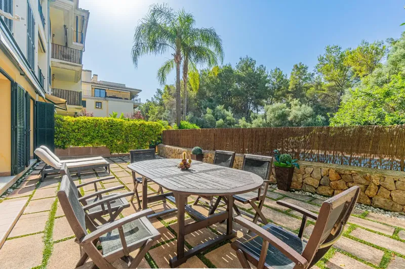 Discover this elegant ground floor with south-facing garden, with views of Bellver forest and located in one of the best areas of Sa T — photo 2