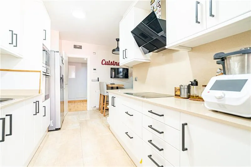 Ground floor flat with a private garden of approx. 263m² in a residential complex with a communal swimming pool — photo 5