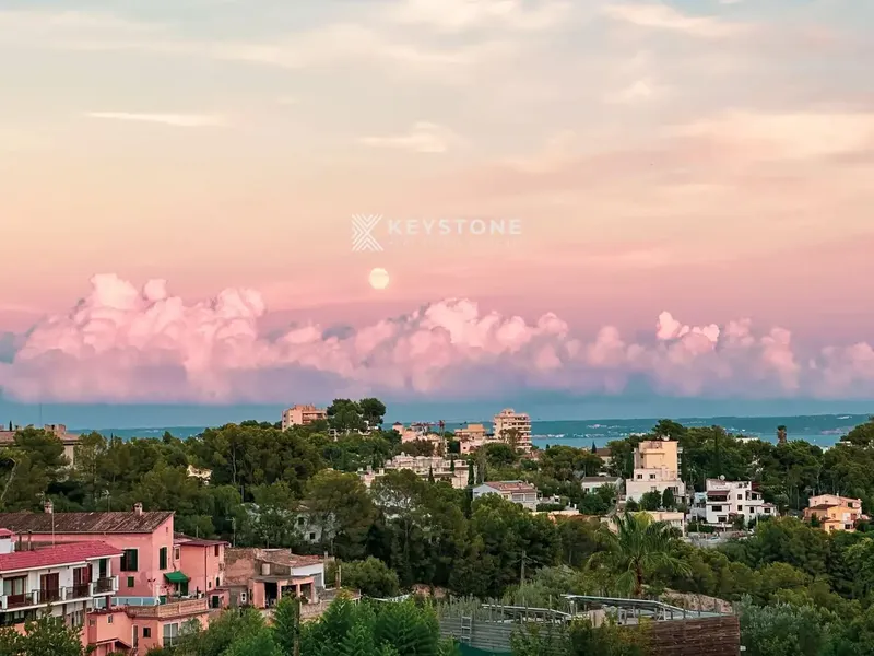 Beautiful penthouse for rent in Génova, one of the most sought-after and special areas of Palma de Mallorca, combining tranquillity, charm and — photo 1