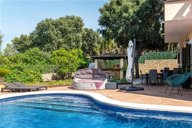 Detached chalet with a swimming pool on a plot of approximately 900 m² — photo 2