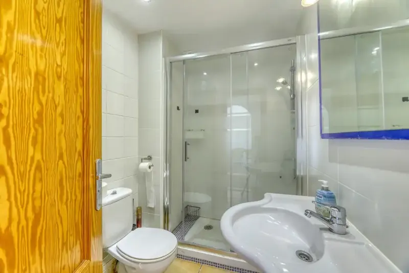 Con una ubicación ideal en la codiciada zona de Portals Nous, este apartamento, perfectamente situado, se encuentra a un corto paseo del ani — photo 5