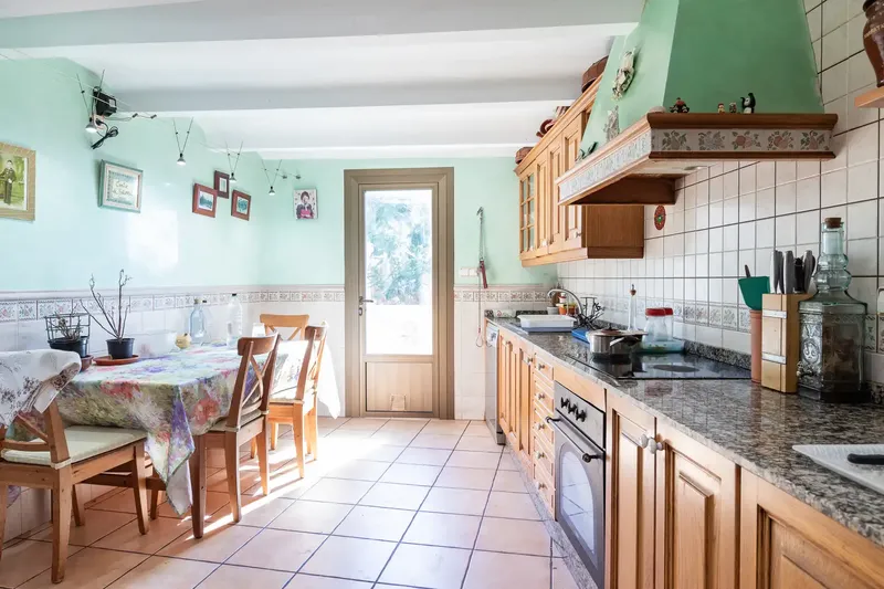 The property is ideally located to enjoy excellent views and tranquility. This spacious ground floor house, built in 1950 — photo 4