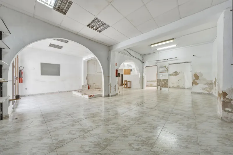 Commercial premises with large frontage, patio and multiple possibilities in Palma — photo 6