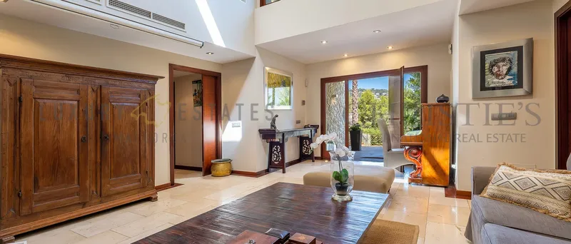 Light-flooded villa in Son Vida — photo 2