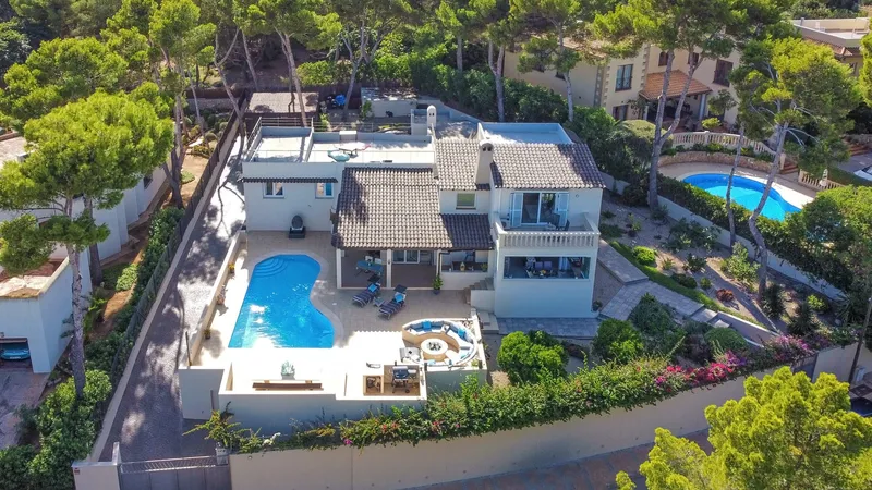 Villa with pool, sea view and a lot of potential in quiet area of Sol de Mallorca — photo 2