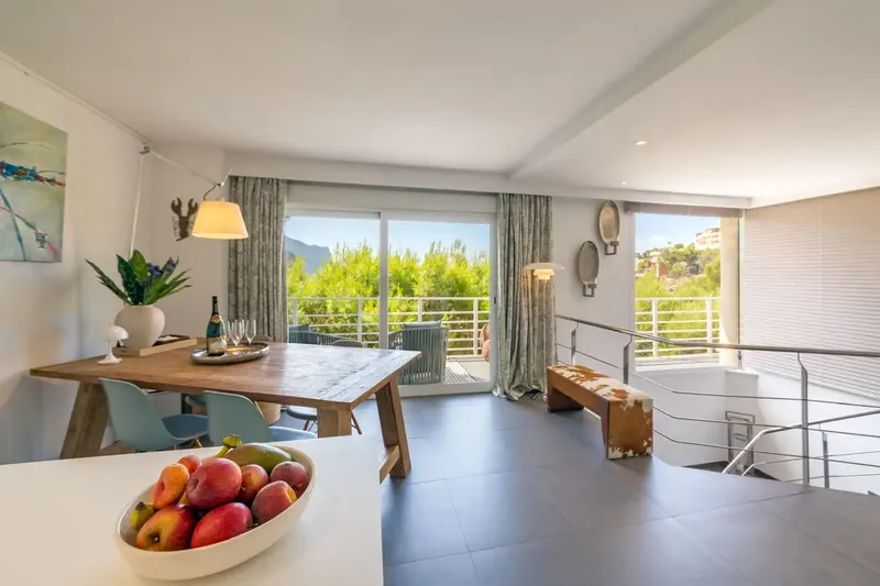 This impressive triplex penthouse, located in the exclusive area of La Mola (Port d'Andratx), combines luxury, design and privileged location. — photo 5