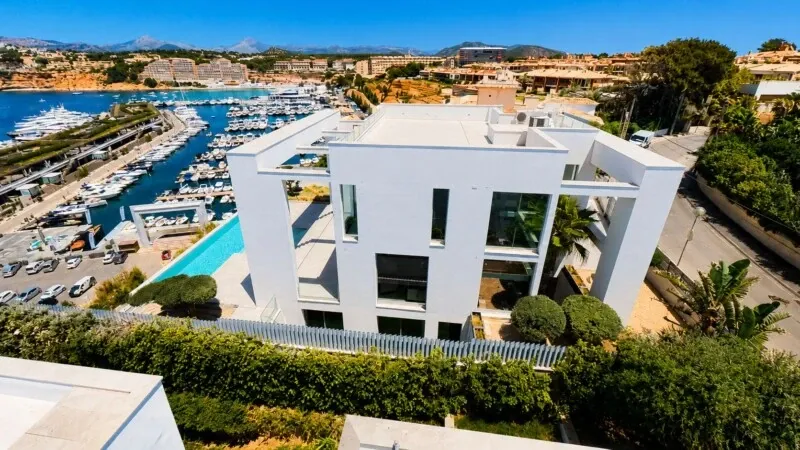 Firstline modern villa on a first class location with open views of the sea, the harbour and the coast of Nova Santa Ponsa — photo 12
