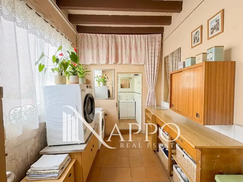 Nappo Real Estate is pleased to present this unique ground floor with large private patio located on Calle Barrera, in the heart of — photo 10