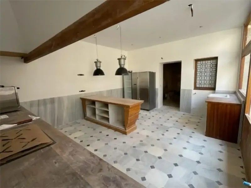 Casa señorial en proceso de reforma. Tres plantas, ascensor,patio, garage — photo 8