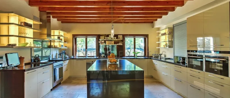 Large, modern natural-stone villa in Santa Ponsa in a sought-after residential area — photo 3