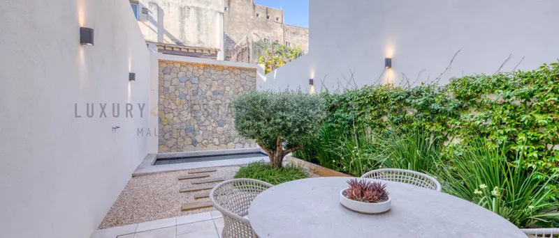 Modern townhouse in Santa Catalina in Palma with pool — photo 7